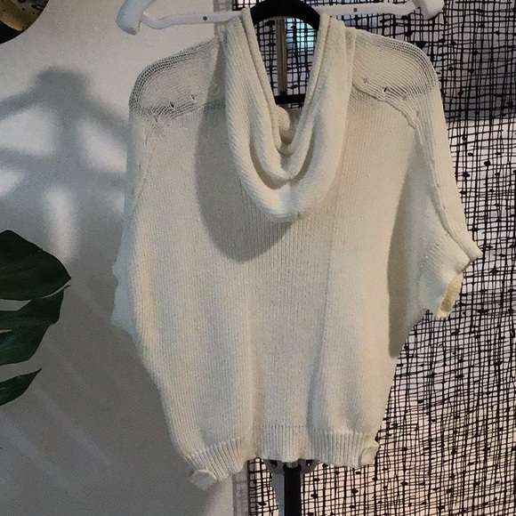 Trina Turk cotton/nylon sweater ! Very special! Never worn 💞 - Picture 3 of 6